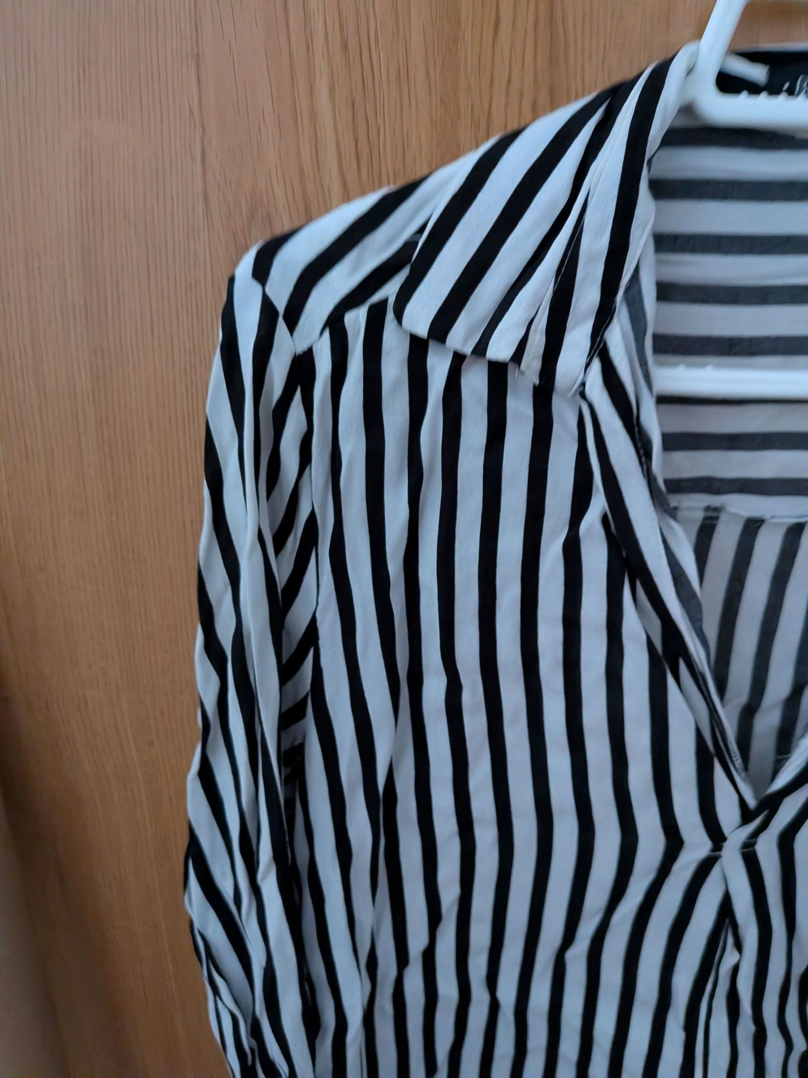 Women's V-neck shirt – photo 3